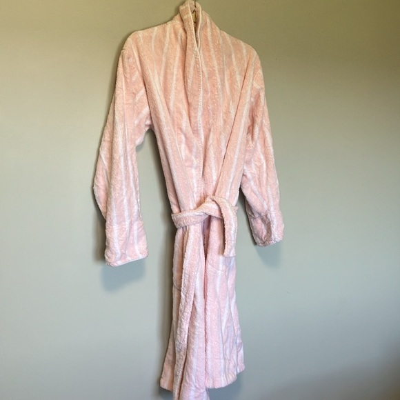 Brooklinen Pink Robe - Picture 2 of 5